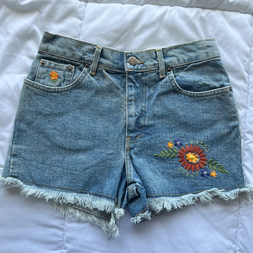 NWT Vintage Arizona Jean Co Embroidered Boho Floral Denim Jean Shorts Size 1